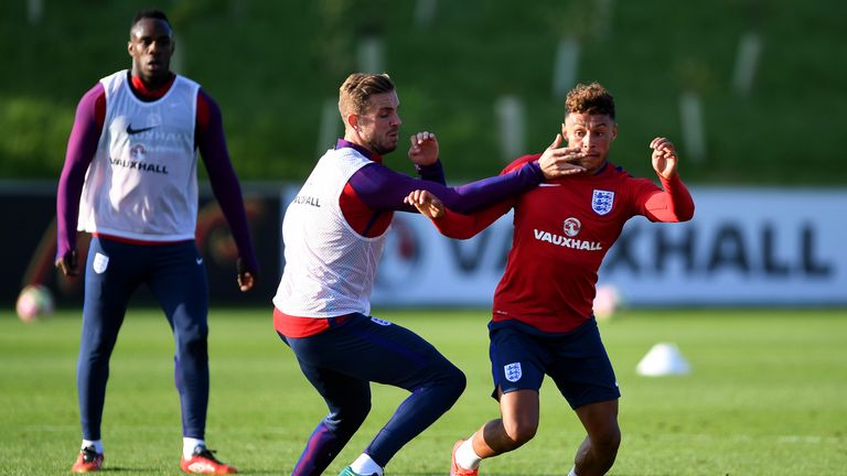 Oxlade-Chamberlain (R) has not played for England in a year
