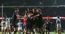 14-man England resist Pumas