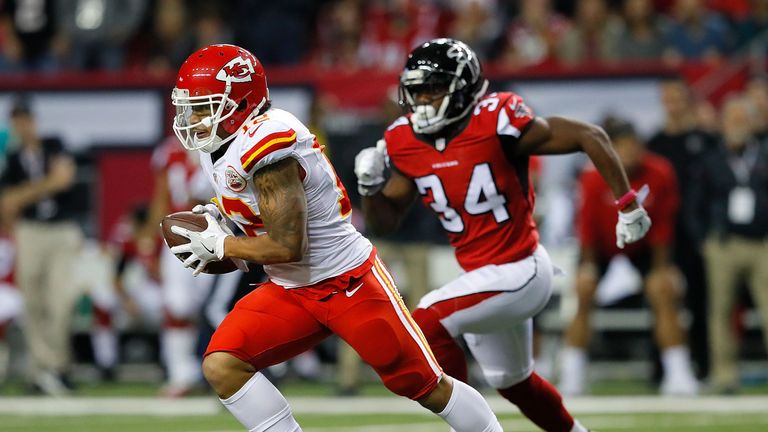Albert Wilson catches a pass against the Atlanta Falcons