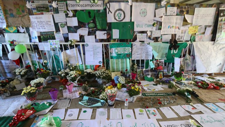 Tributes to the players of Brazilian team Chapecoense killed in the plane crash