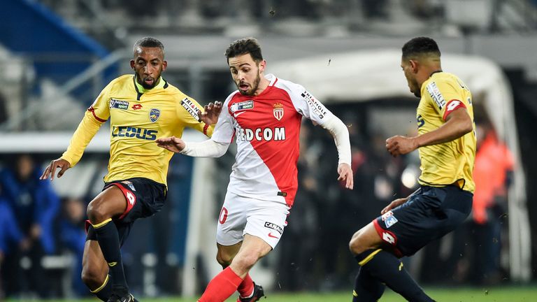 Silva vies with Mickael Alphonse (R) and Moussa Sao (L) of Souchaux