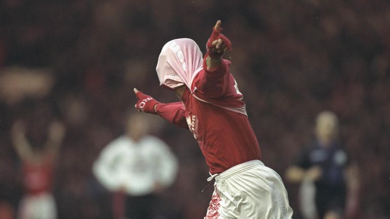 Ravanelli's trademark celebration after a Boro goal against Manchester United