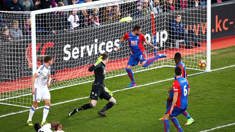 Kone volleys home the opening goal for Sunderland