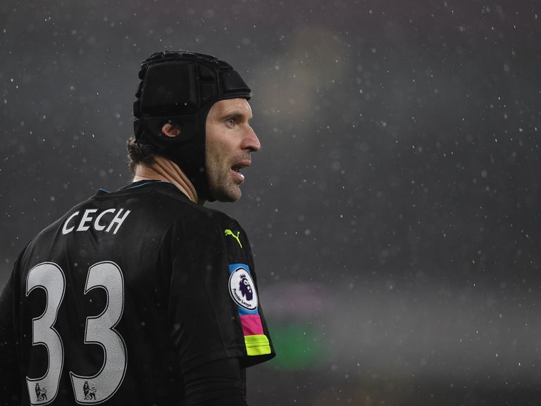 Deeney delivers huge blow to Arsenal title hopes