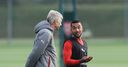 Wenger backs 'captain' Walcott