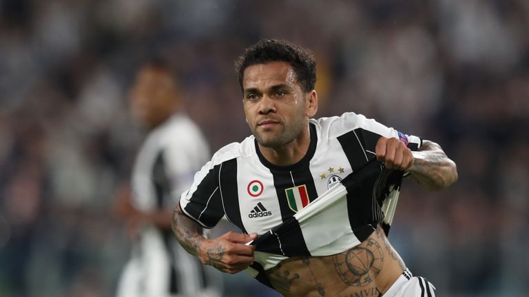 dani-alves-juventus-monaco-champions-league_3949420.jpg