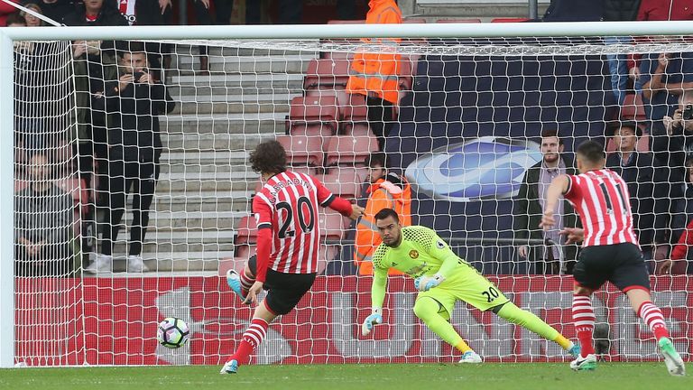 Sergio Romero denies Manolo Gabbiadini from 12 yards