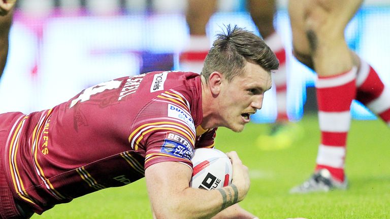 Lee Gaskell grabbed a hat-trick as Huddersfield piled 46 points on Hull at the KCOM