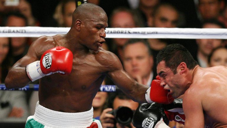 Mayweather beat Oscar De La Hoya in Las Vegas in 2007