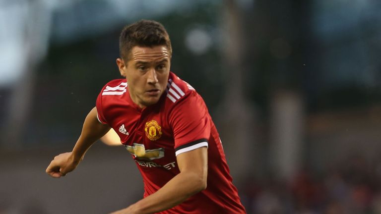 Herrera thinks Man Utd can still catch their city rivals at the top of the Premier League