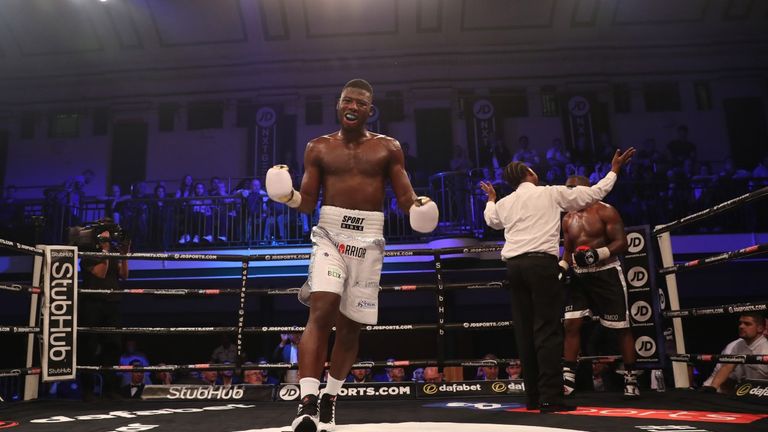 Isaac Chamberlain stopped Ossie Jervier in the sixth round