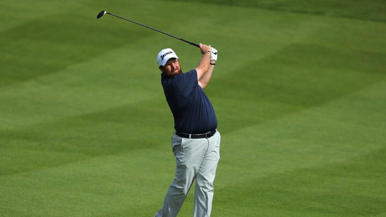 Lowry begins the day in the group on six under