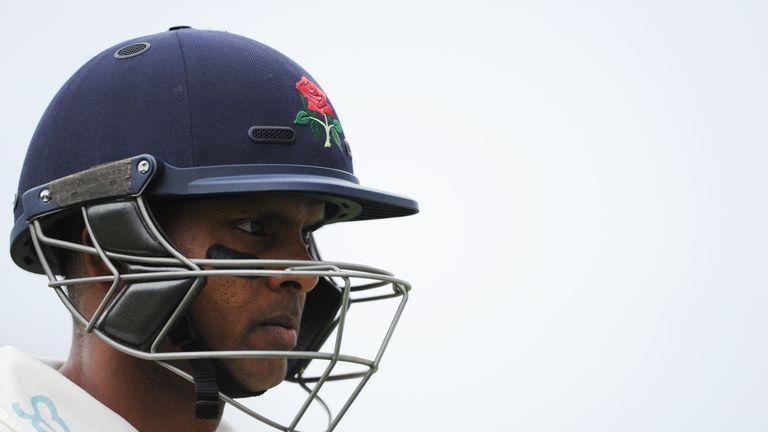 Shiv Chanderpaul has signed a new one-year contract with Lancashire