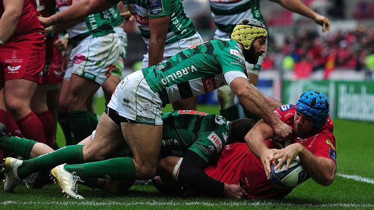 Tadhg Beirne was among the try scorers for Scarlets who looked set to cruise to victory