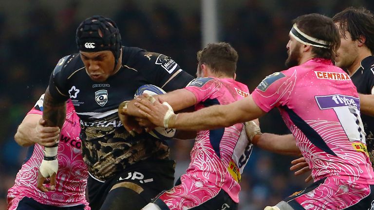Nemani Nadolo looks to get through the Chiefs' defence