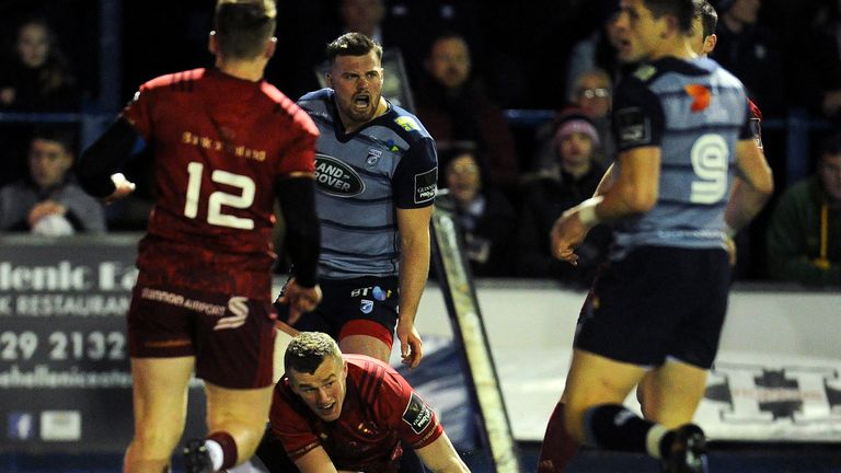 Stephen Fitzgerald scored Munster's second try with Matthew Rees in the sin-bin