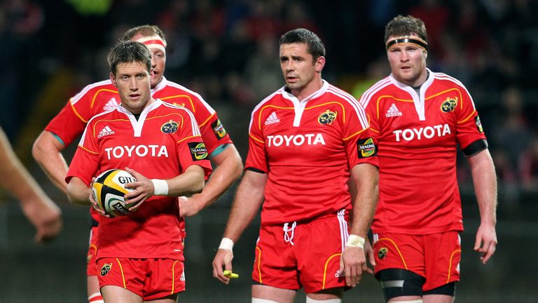 Future Munster team-mate Alan Quinlan (left) addressed a group of young rugby players including Ryan in Tipperary also in 2000