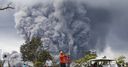 WATCH: Golfers brave erupting volcano