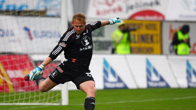 Zdenek Zlamal has completed his move to Hearts
