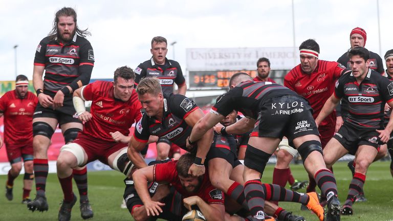 Rhys Marshall scoring his try for Munster at Thomond Park
