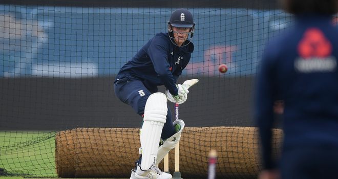 2nd Test: England 106/2 in reply to Pakistan's 174 on Day 1