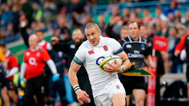 Mike Brown raced in for an early try to register the first points of the day