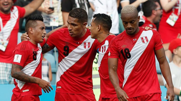 Andre Carrillo (R) celebrates with team-mates after scoring Peru's opening goal against Australia