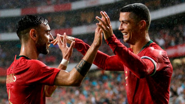 Cristiano Ronaldo (R) celebrates with Bruno Fernandes