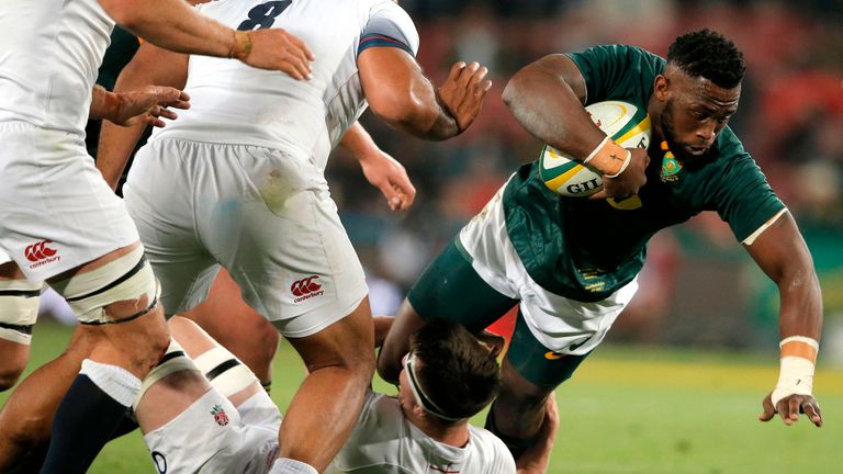 Springbok skipper Siya Kolisi carries for the boks