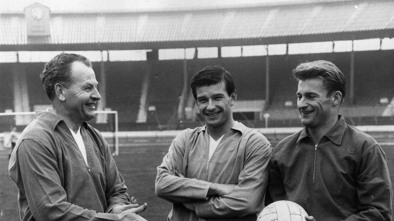 Former England international Stan Anderson has died aged 85