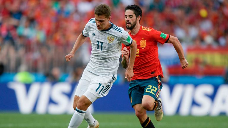 Roman Zobnin vies with Isco