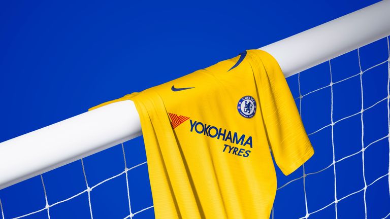Chelsea's away kit for the 2018/19 season is yellow (Nike)