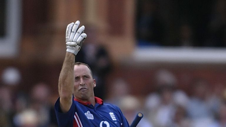 Nasser Hussain reminds the watching media of his position in the batting order in the 2002 NatWest Final against India