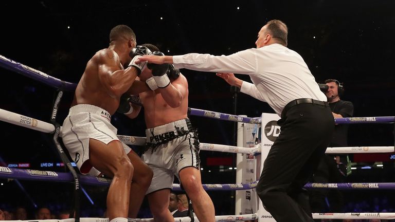 Joshua vs Parker was refereed by Italy's Giuseppe Quartarone