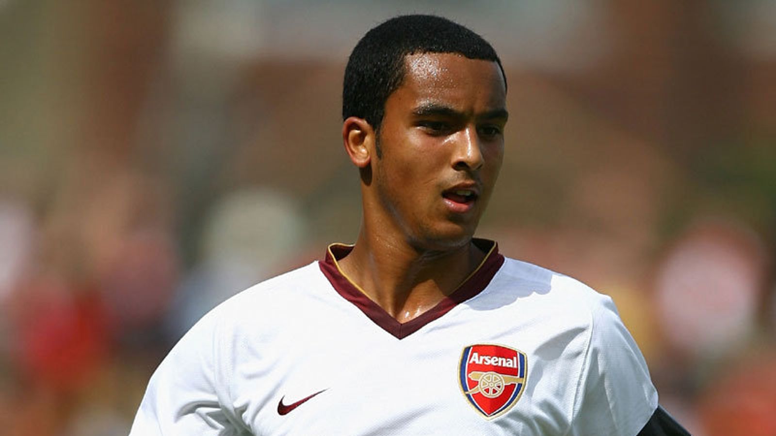 Walcott over shoulder injury | Football News | Sky Sports