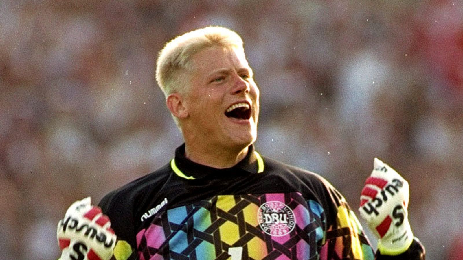 Euro-1992-Peter-Schmeichel-Denmark_909317.jpg