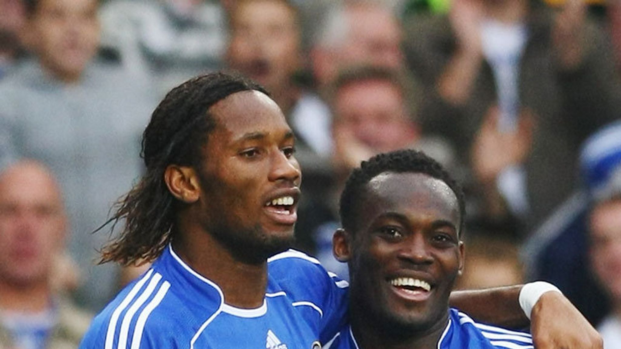 Didier Drogba s Michaelem Essienem