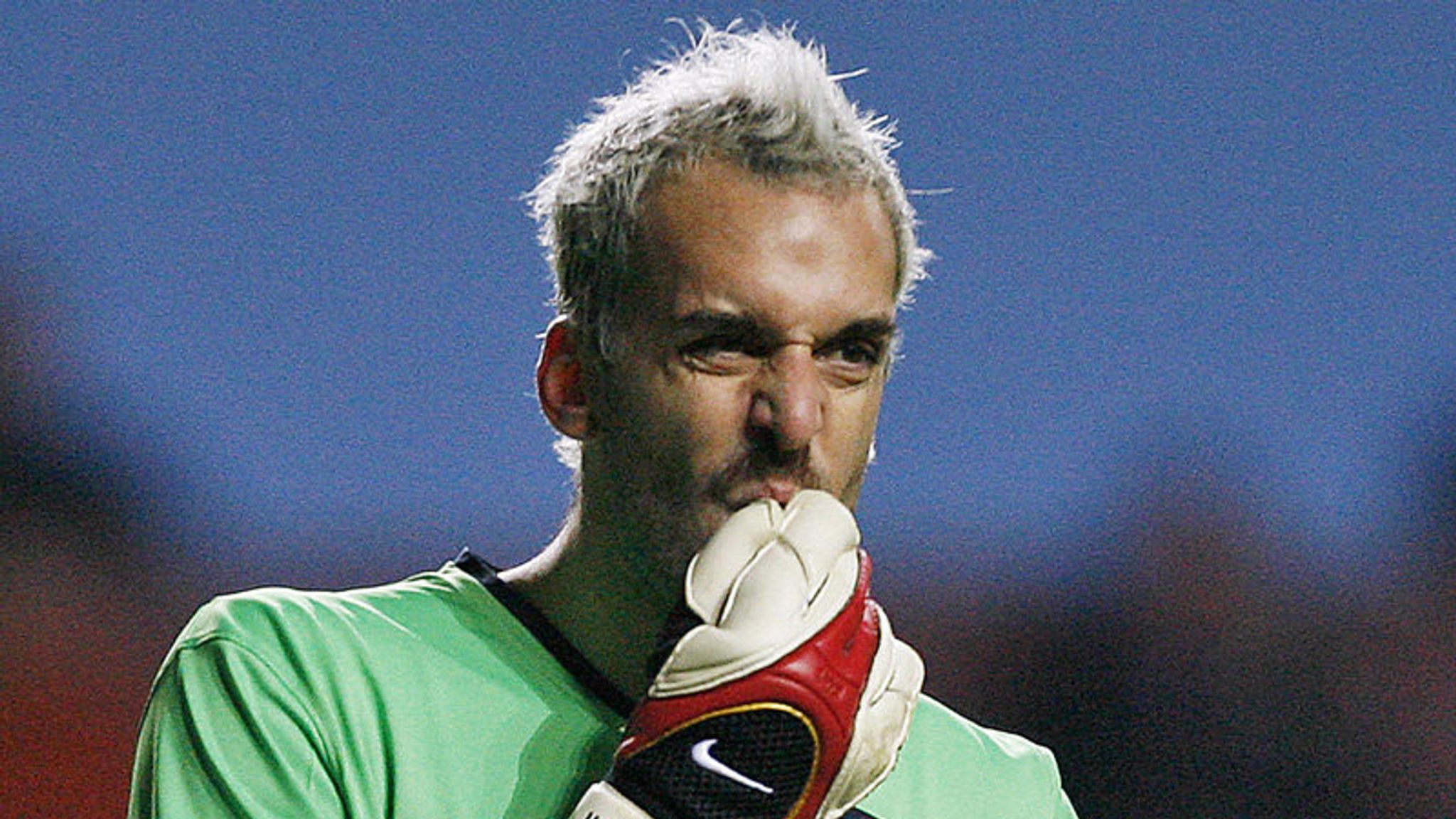 Almunia in buoyant mood | Football News | Sky Sports