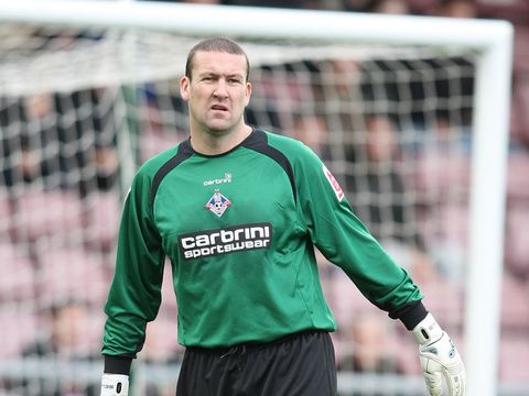 Image of Crossley: Knows Moncur from Fulham