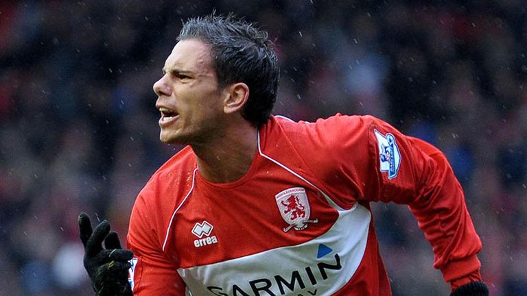 Jeremie Aliadiere equalises for Middlesbrough.