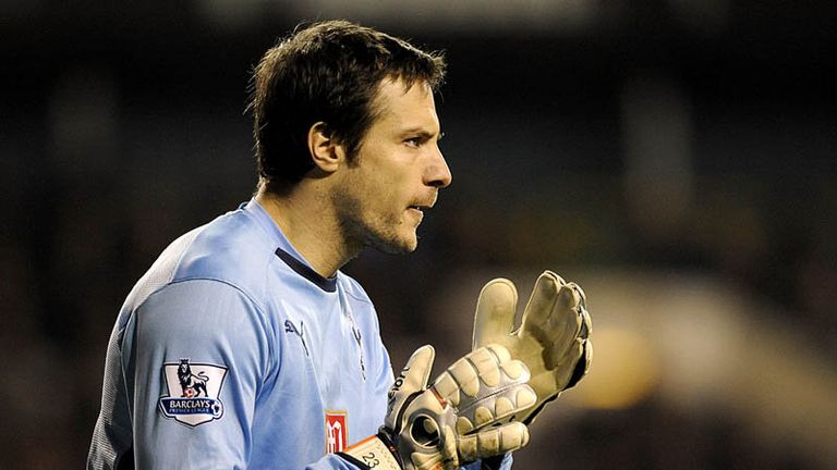 Carlo Cudicini starts his first match for Spurs.