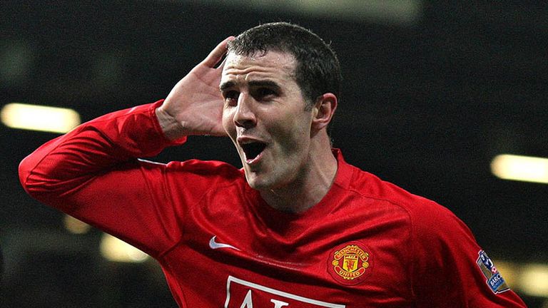 John OShea celebrates making it 2-0 at Old Trafford.