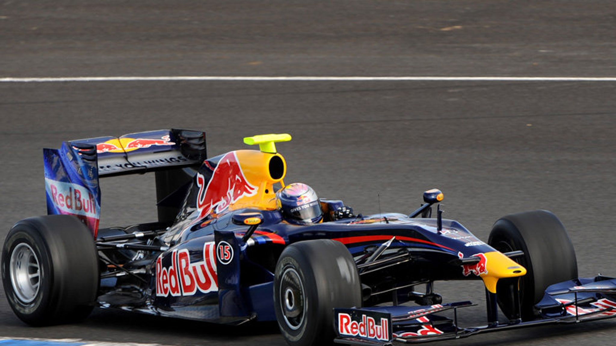 スポーツ選手 S.Vettell 2009 Red Bull RB5 F1 Body Work Red Bull's RB5 2009 F1 car sneaks onto the scene