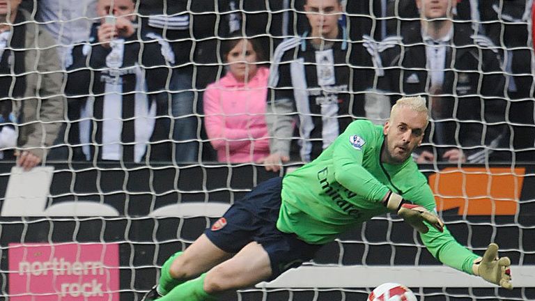 Almunia guesses the right way from the penalty and redeems himself.