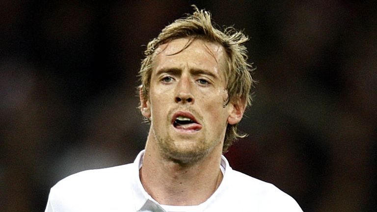 Peter Crouch picks up an injury and is replaced in the 74th minute.