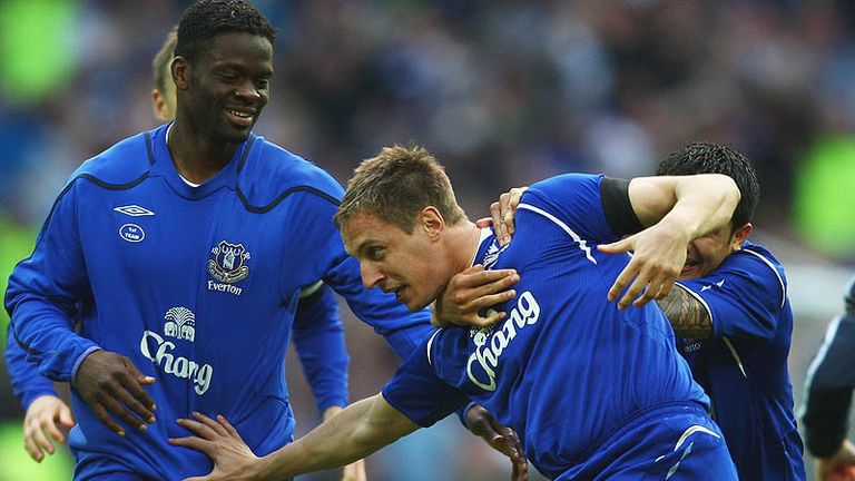 Phil Jagielka scores the winning penalty as Everton take a 4-2 victory.