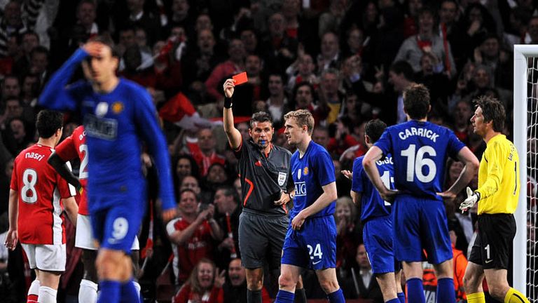 75th minute: Referee Rosetti sends off Darren Fletcher.