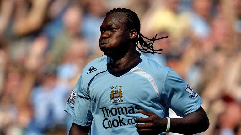 Caicedo taps home from a Micah Richards cross to put Man City in front.