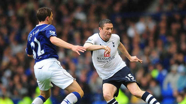 Dan Gosling challenges Robbie Keane at Goodison Park.