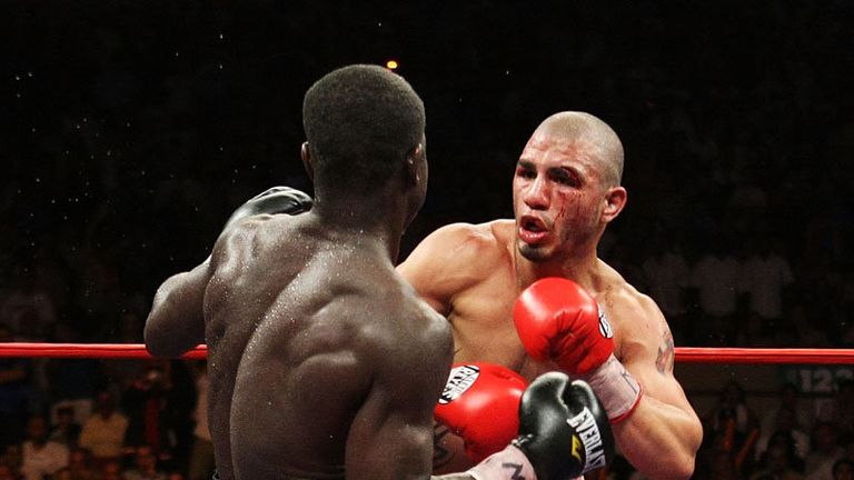 Cotto wins on split decision at Madison Square Garden